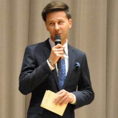 Dr Mateusz Białas, językoznawca i tłumacz konferencyjny